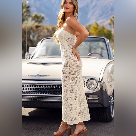 Cupshe coverup size XL
Crochet Sweetheart Twist Cutout Midi Dress - Picture 11 of 14